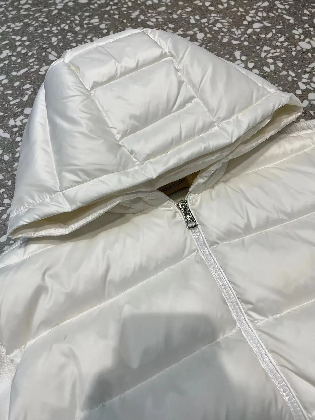 2024 White Hooded Sweater Jacket