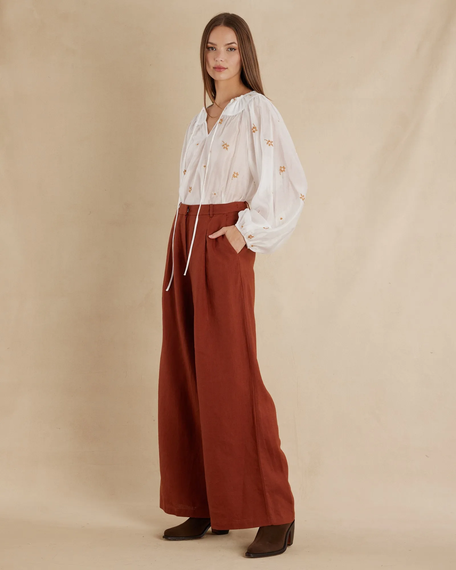 Alexandra Linen Pant in Rust.