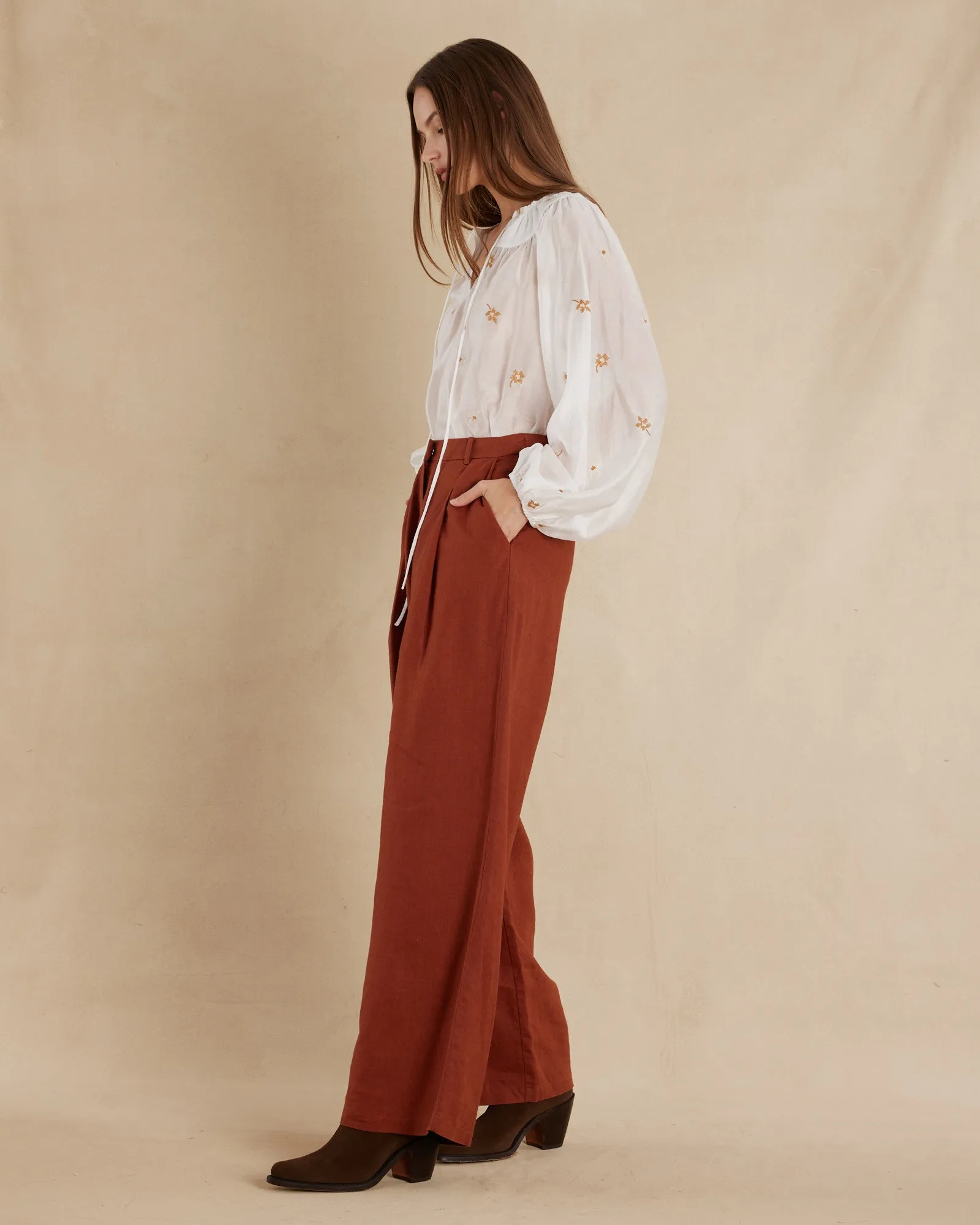 Alexandra Linen Pant in Rust.