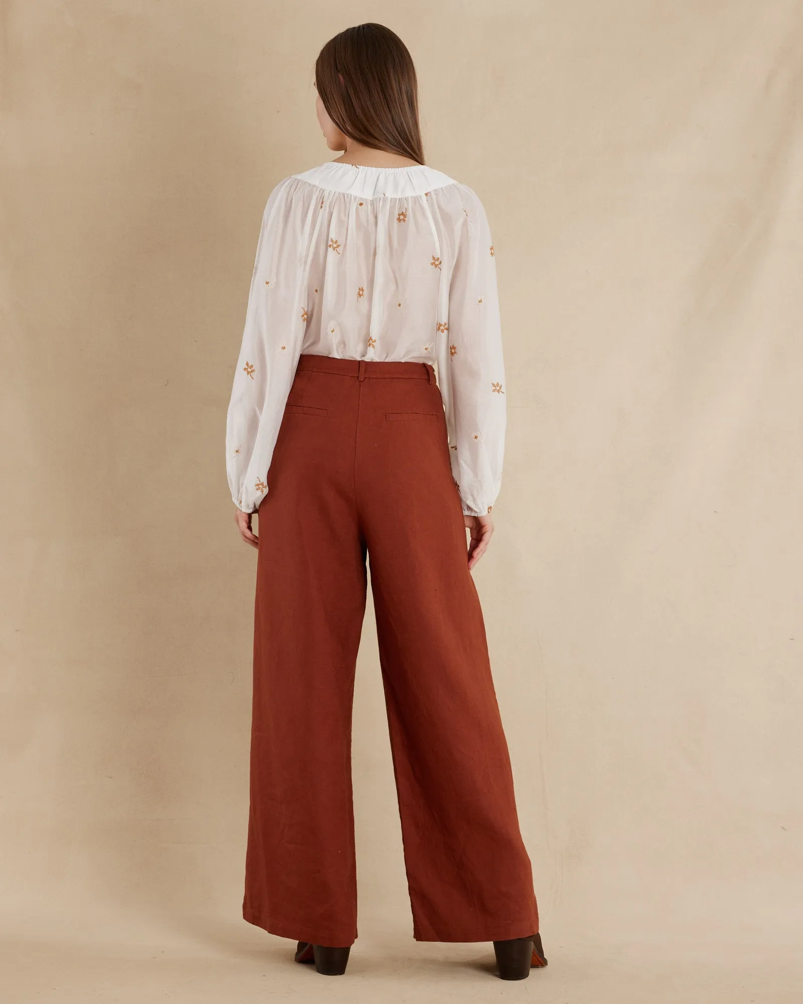 Alexandra Linen Pant in Rust.