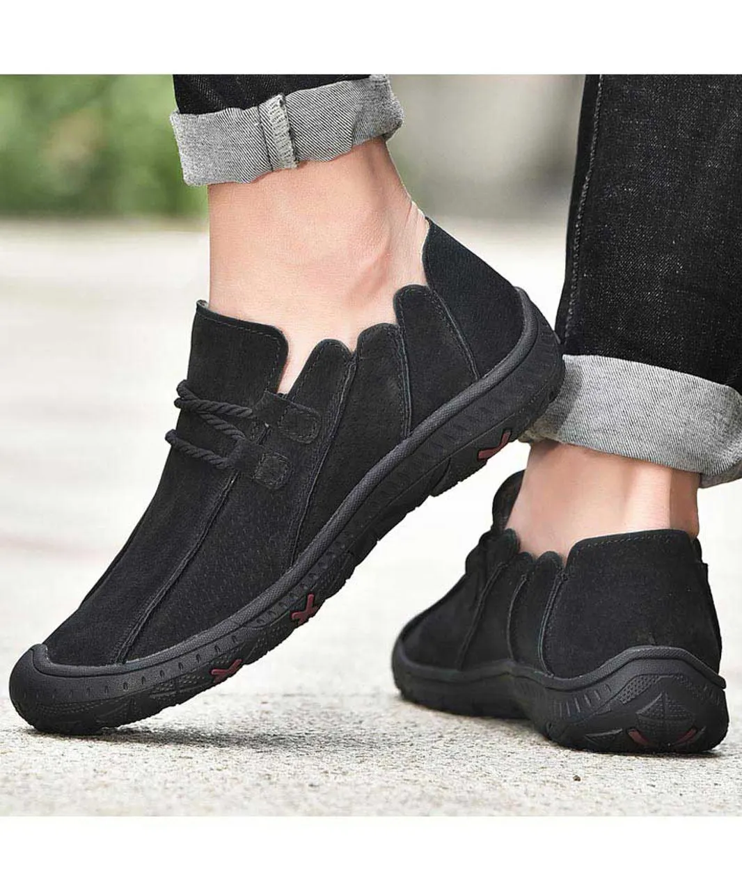 Black Casual Sneaker with Joined Sewn Style