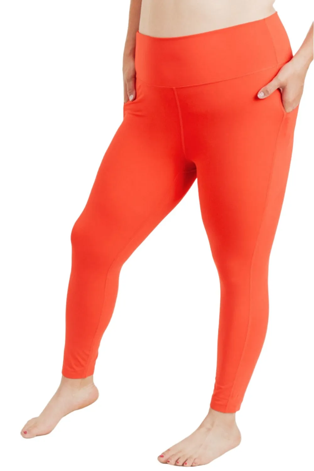 Essential High Waisted Leggings with Laser Cut Design in Plus Size - Mono B