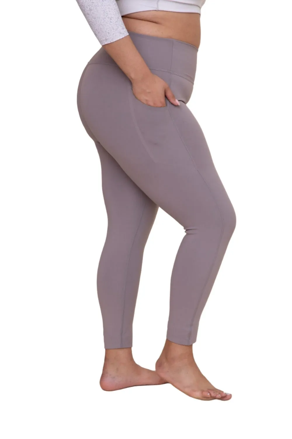 Essential High Waisted Leggings with Laser Cut Design in Plus Size - Mono B