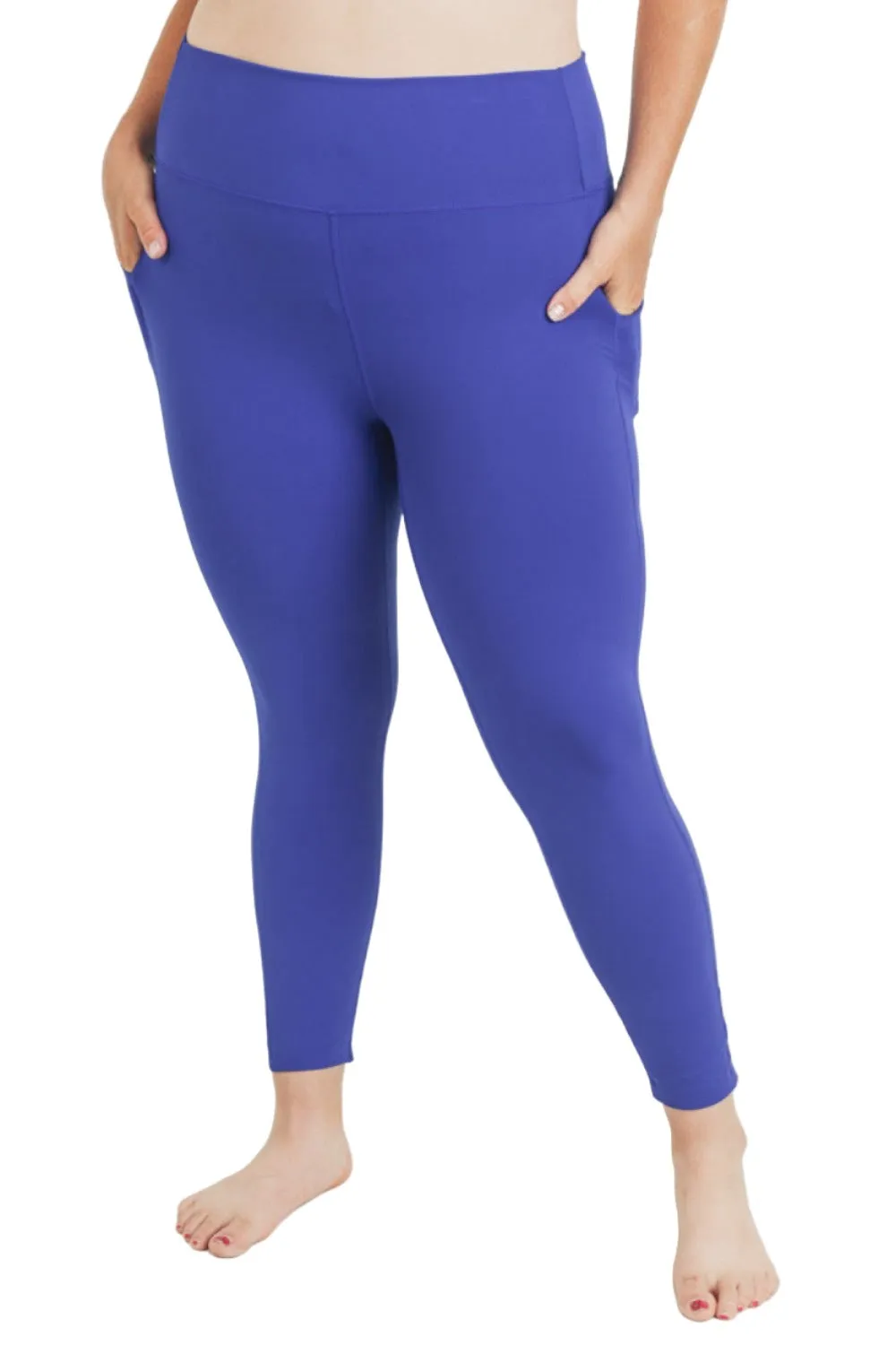 Essential High Waisted Leggings with Laser Cut Design in Plus Size - Mono B