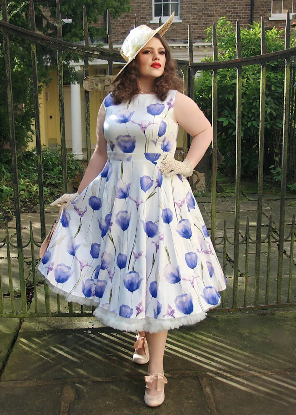 Hearts and Roses Cathy Floral 1950s Swing Dress White Blue