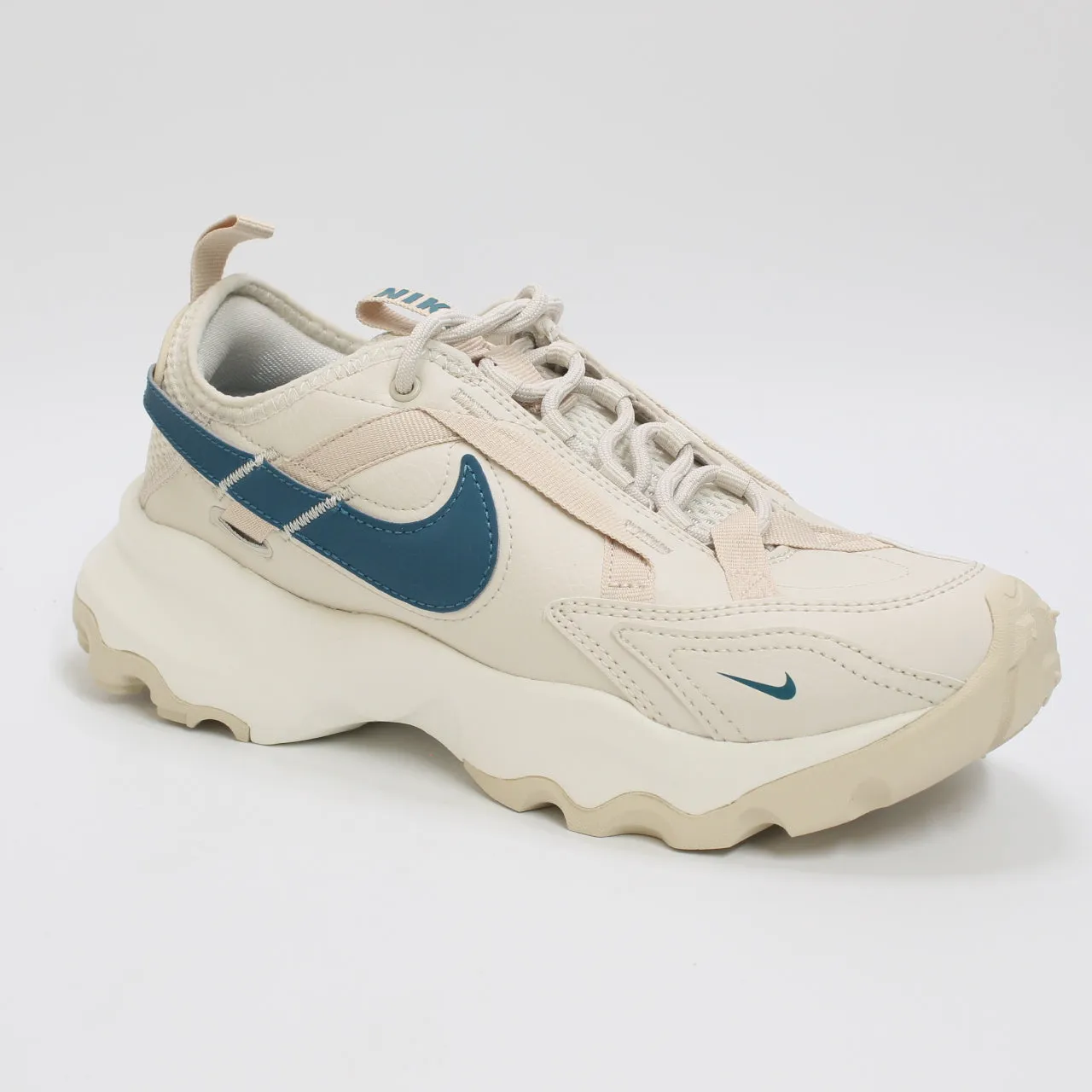 Nike TC 7900 Light Orewood Brown Geode Teal Sanddrift Sail Shoes