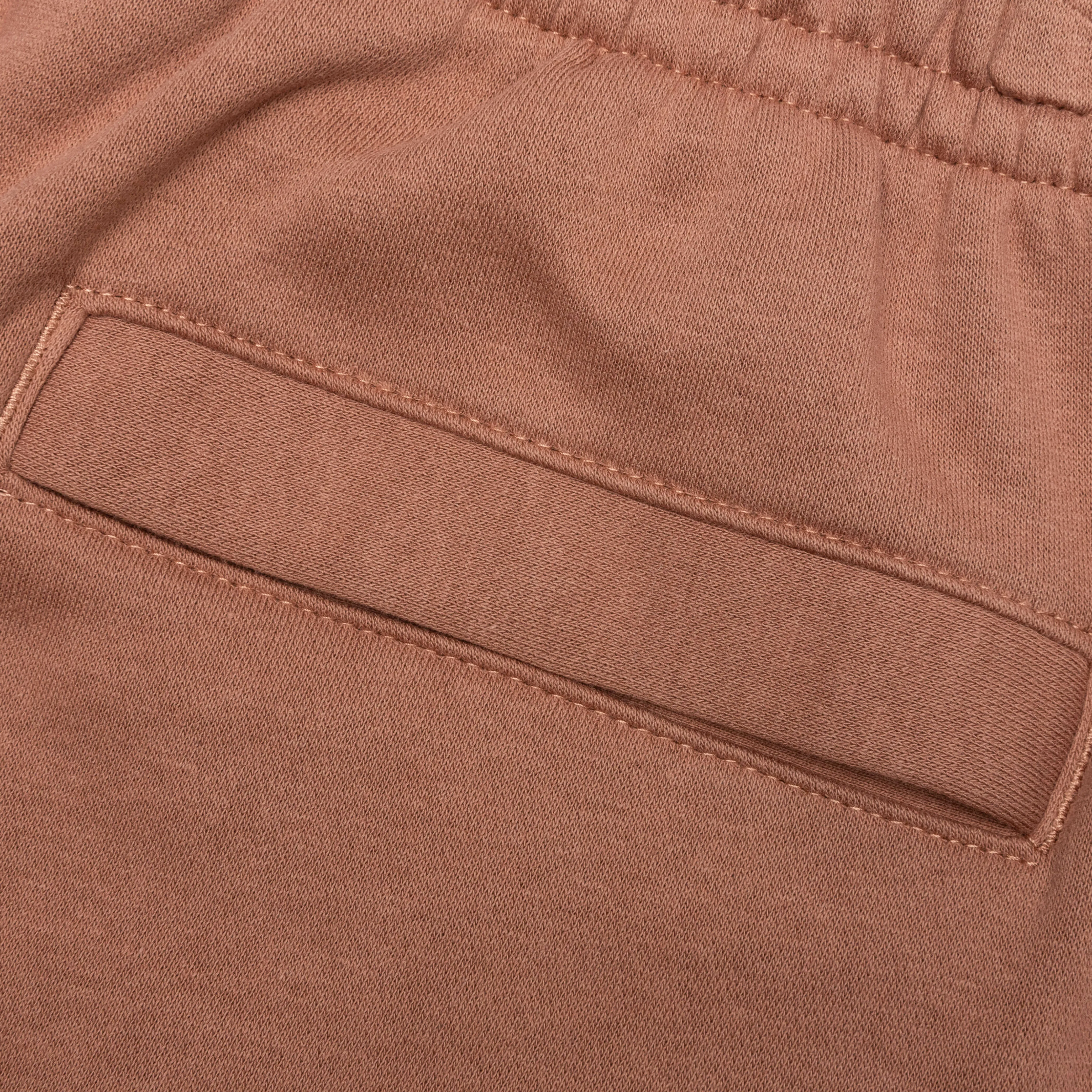 Sportswear Club Graphic Shorts in Mineral Clay Color