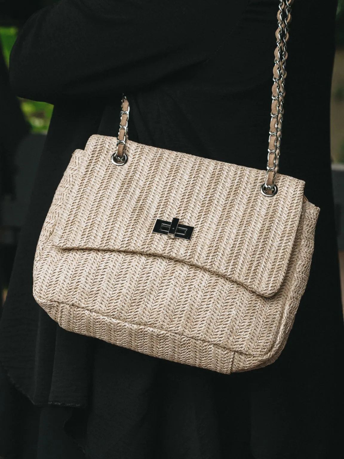 Textured Weave Snap Closure Purse