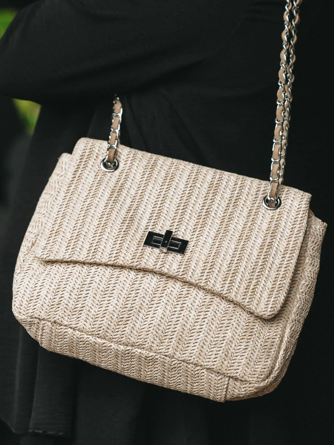 Textured Weave Snap Closure Purse